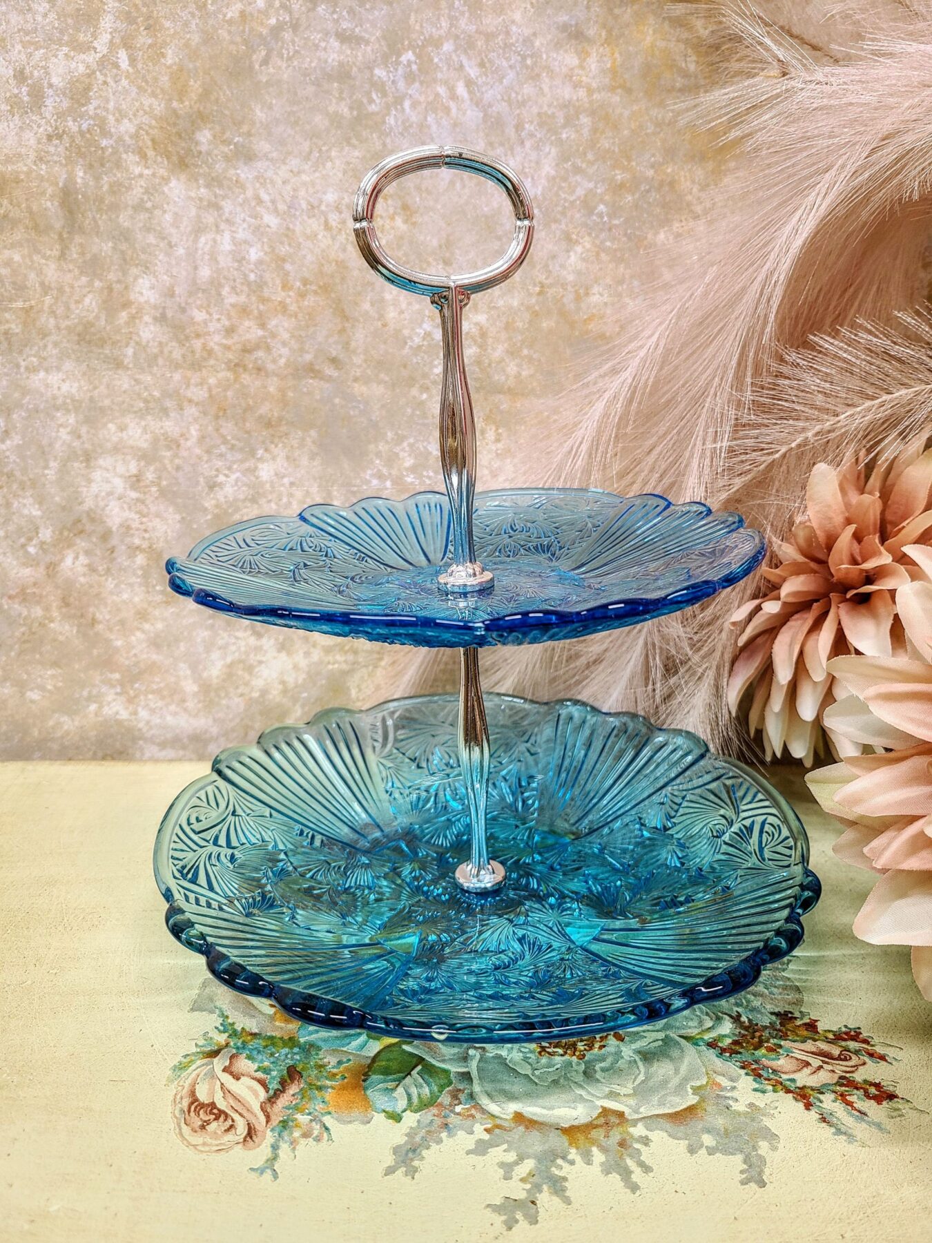 Pressklaasist sinine vintage korrusvaagen