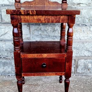 Kahekordne postamentkapp