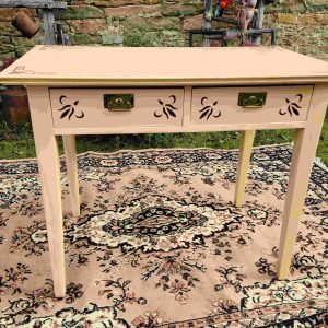 Kirjutuslaud sahtlitega