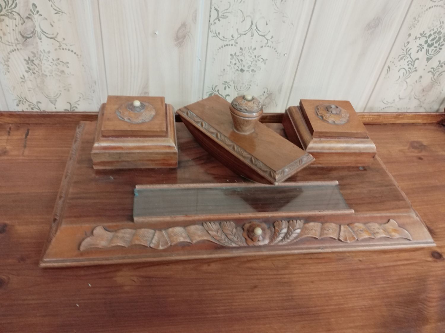 Puidust kirjutuslaua garnituur (tindipotid)