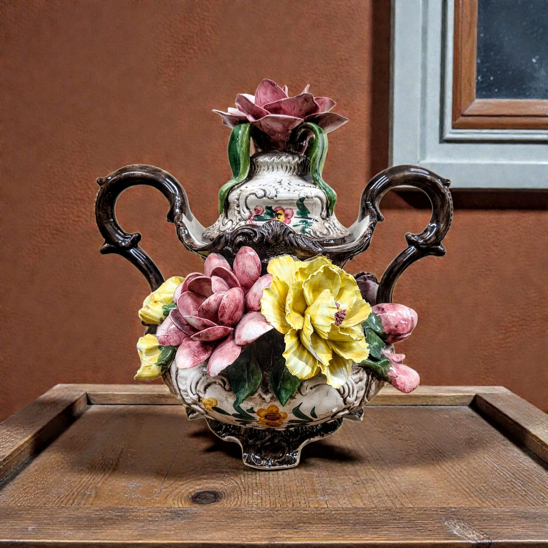 Itaalia keraamiline vaas Bassano stiilis