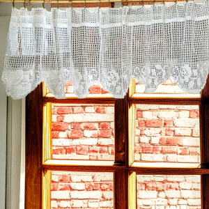 Romantiline heegelpits kardin roosimustriga – ajatu elegants