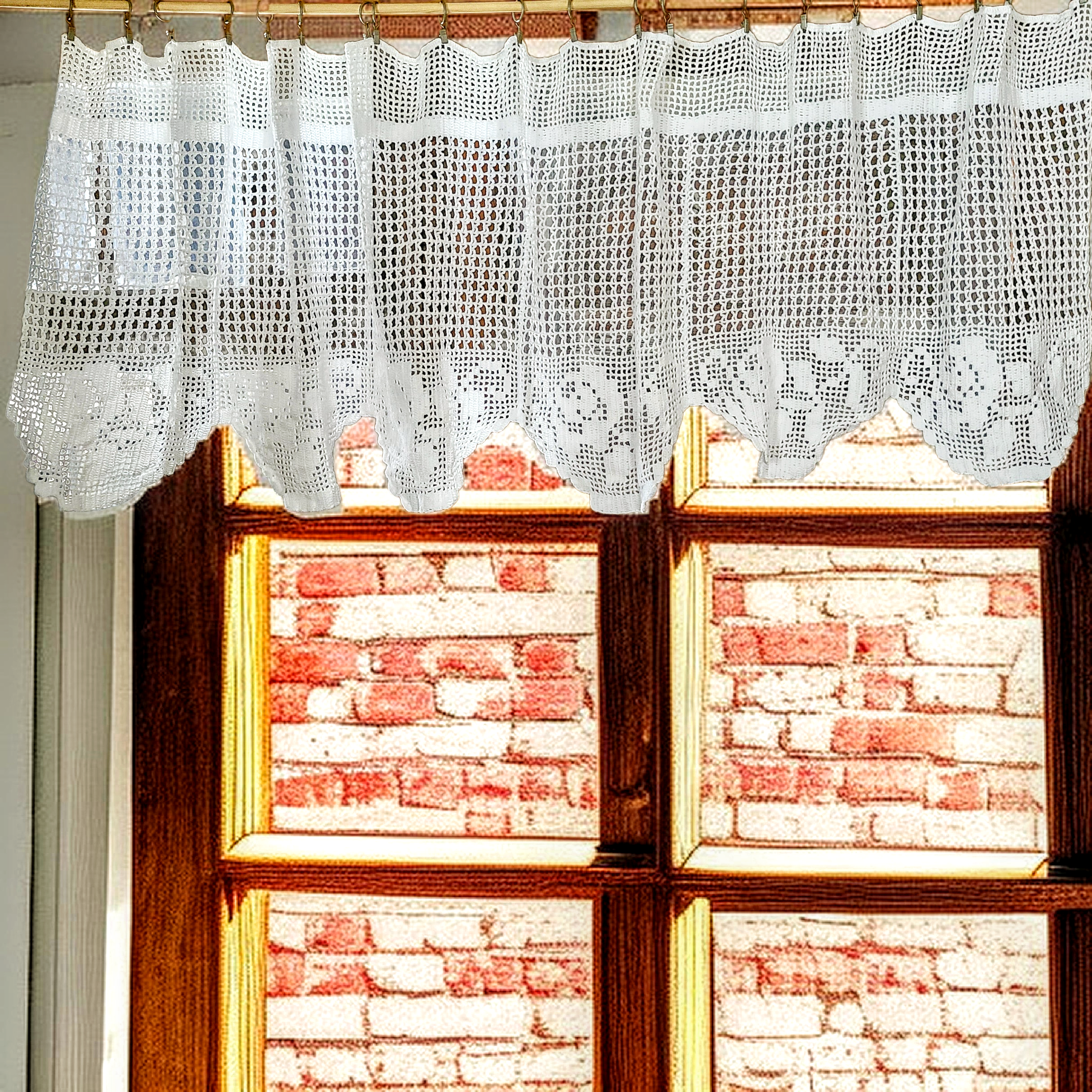 Romantiline heegelpits kardin roosimustriga – ajatu elegants