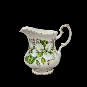 Inglise portselan, koorekann - Royal Albert "Trillium"