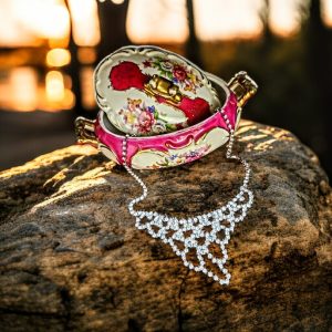 Vintage kaelakee - läbipaistvate kivikestega