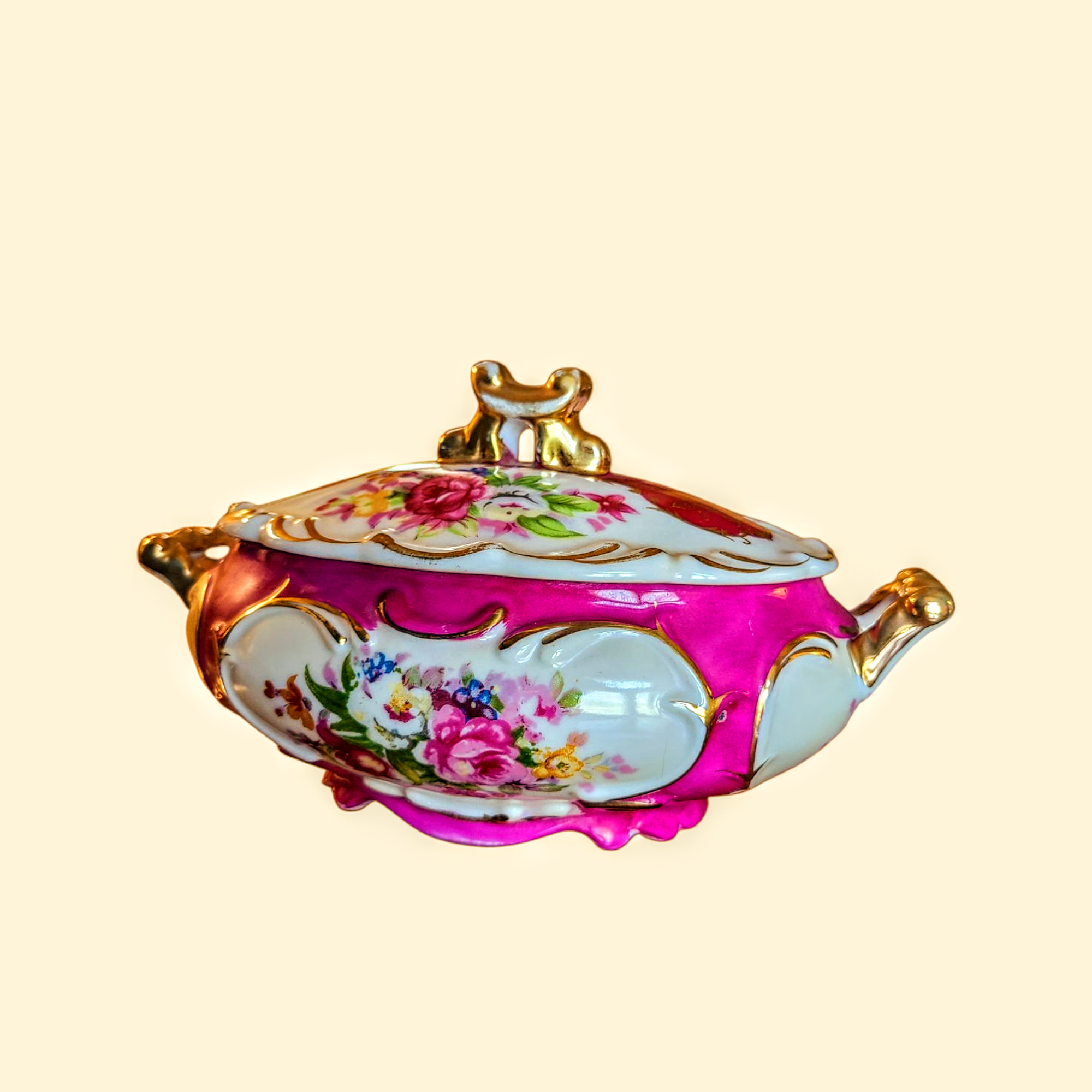 Romantiline portselanist ehetetoos