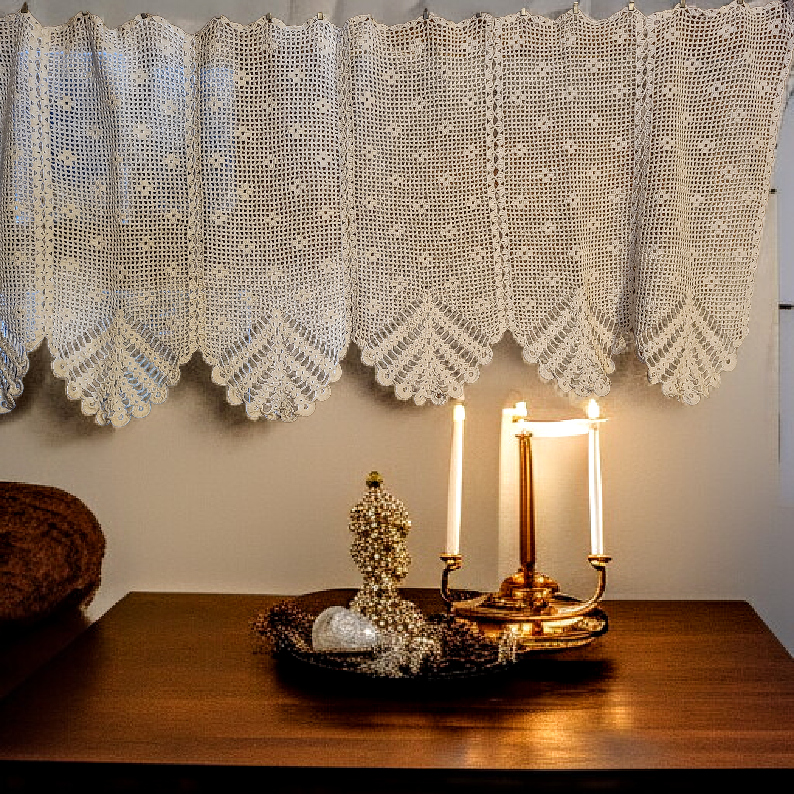 Heegeldatud pitskardin – vintage stiilis õhuline aknakardin