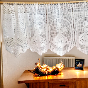 Heegeldatud pitskardin  – romantiline vintage stiilis aknakardin