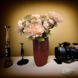 Keraamiline disainvaas punakaspruuni glasuuriga