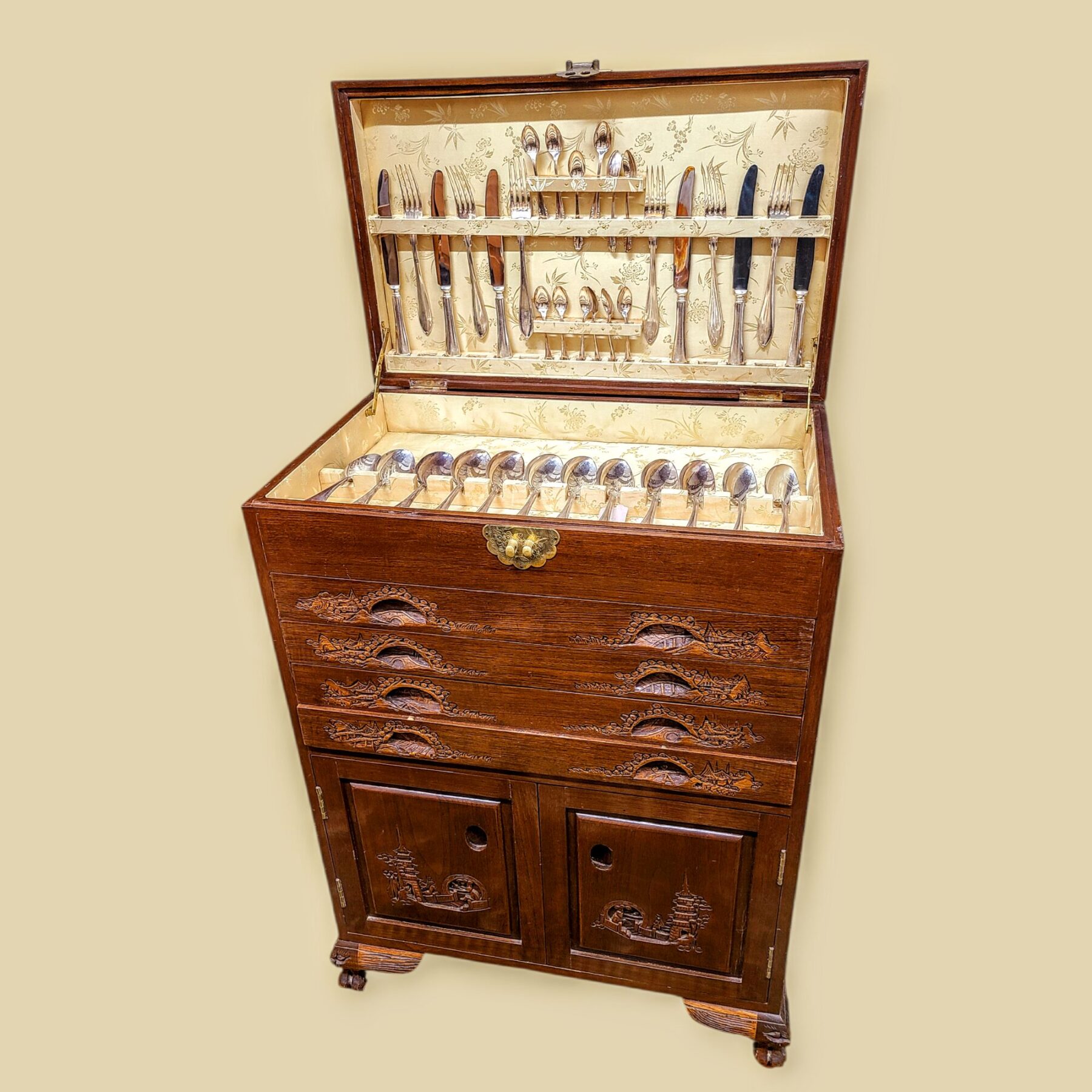 Nikerdatud söögiriistade kapp Aasia motiividega - Image 2