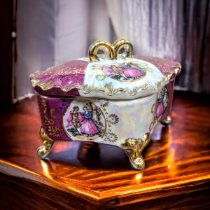 Portselanist ehtekarp – romantiline vintage-stiilis toos