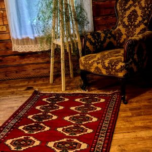 Punase põhjaga villavaip - kodu süda