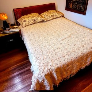 Heegeldatud voodikate - õrn käsitöö ja ajatu kodusoojus