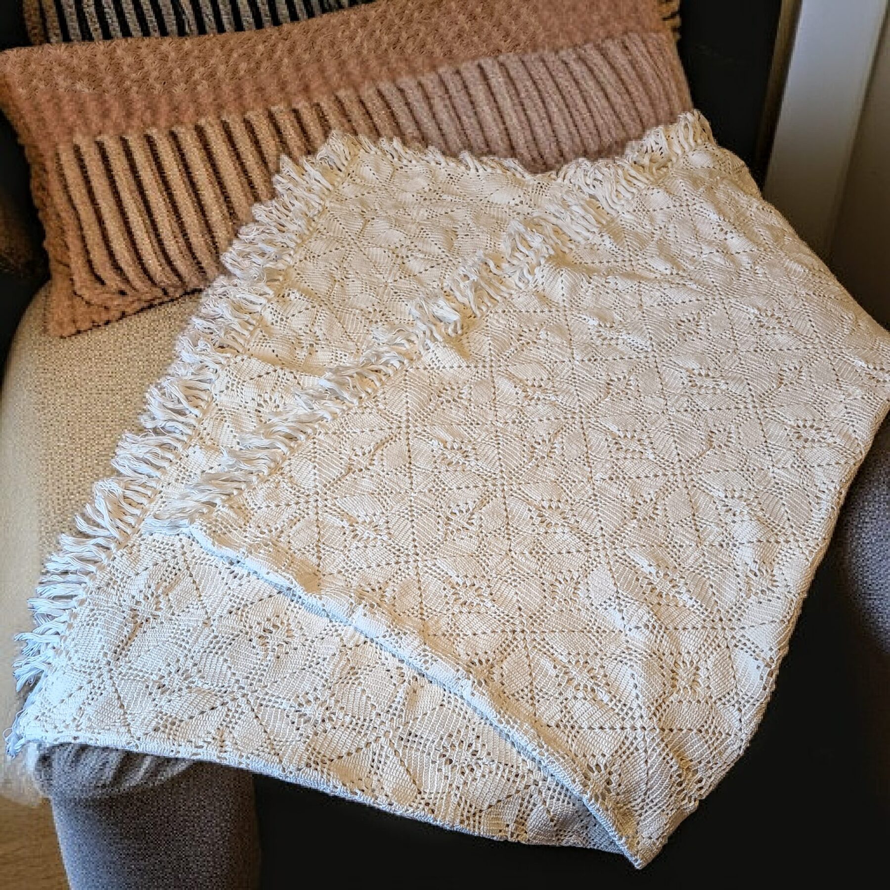 Heegeldatud voodikate - õrn käsitöö ja ajatu kodusoojus - Image 2