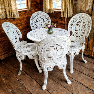 Aiamööbli komplekt malmist - Victoria stiilis laud ja 4 tooli