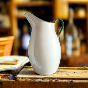 Emailkann Kockums vintage - kreemikasvalge rohelise servaga