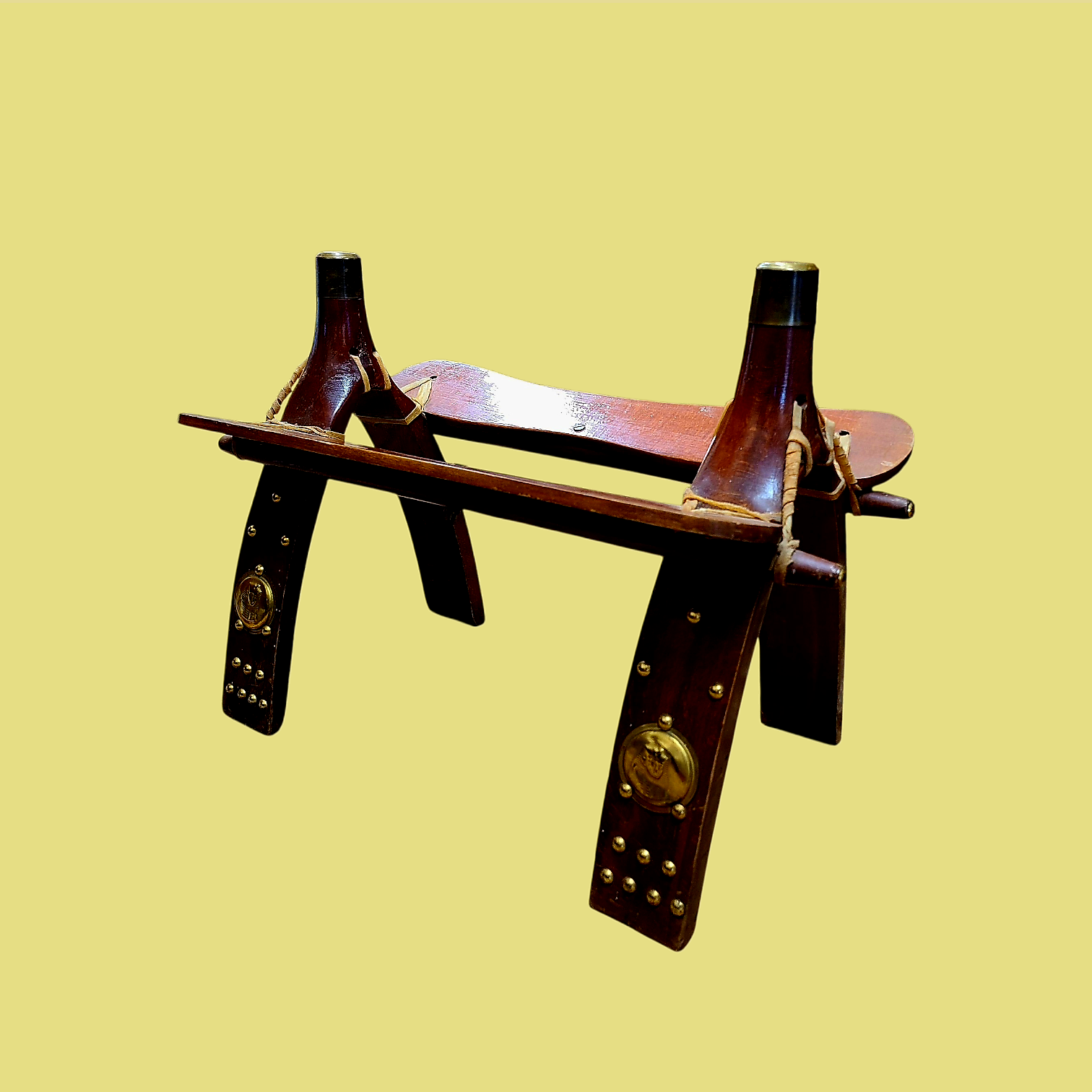 Sadulakujuline nahast järi/ jalatugi messingdetailidega - Image 4