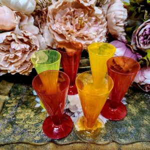 Erksates toonides värvilised klaasist likööripitsid - 6 tk