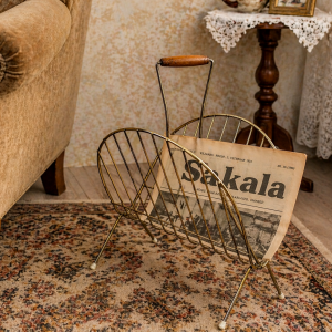 Ajalehehoidja vintage messingist tiikpuust käepidemega