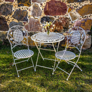 Metallist aiamööbel vintage stiilis - kokkupandav laud ja 2 tooli